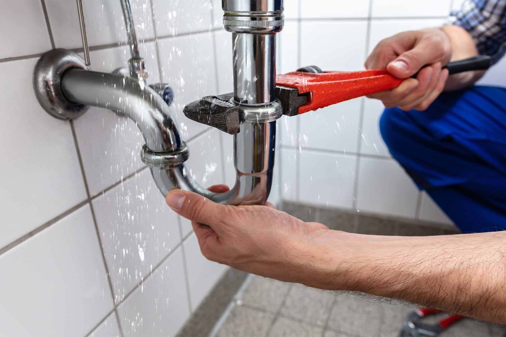 5 Reasons to Hire a Professional Plumber