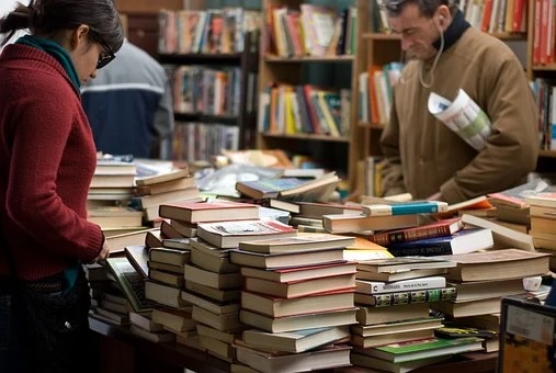 How To Save Money While Shopping For Books